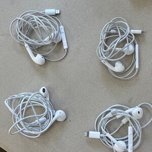 Apple White Earbud Headphones with Remote